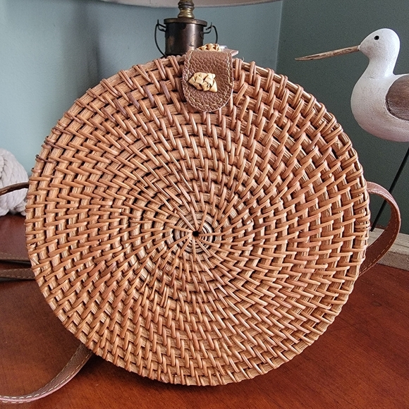 NWOT Rattan Vegan Leather Woven Crossbody Bag Purse - Picture 3 of 11